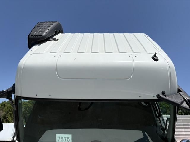 Mitsubishi GREAT 2023-01 6964486-8