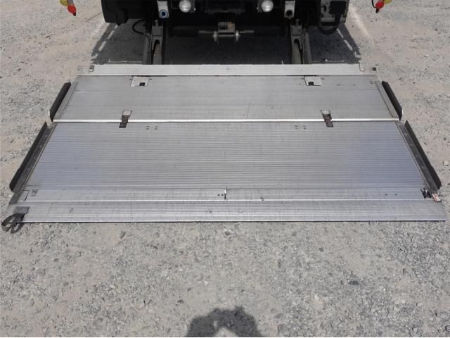 Mitsubishi GREAT 2017-03 7199786-19