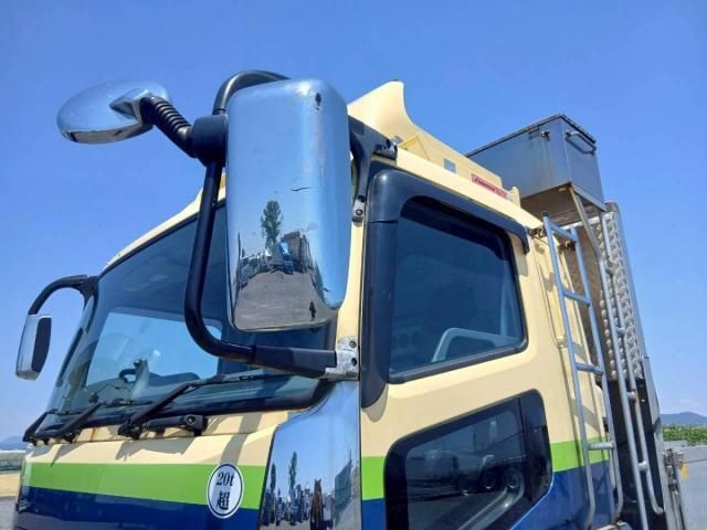 Mitsubishi GREAT 2017-04 7199792-12
