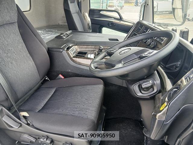 Mitsubishi GREAT 2020-04 7252470-27