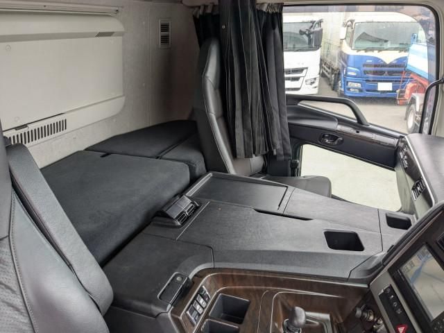 Mitsubishi GREAT 2021-04 7306729-10