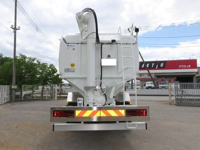 Mitsubishi GREAT 2026-03 7606993-4
