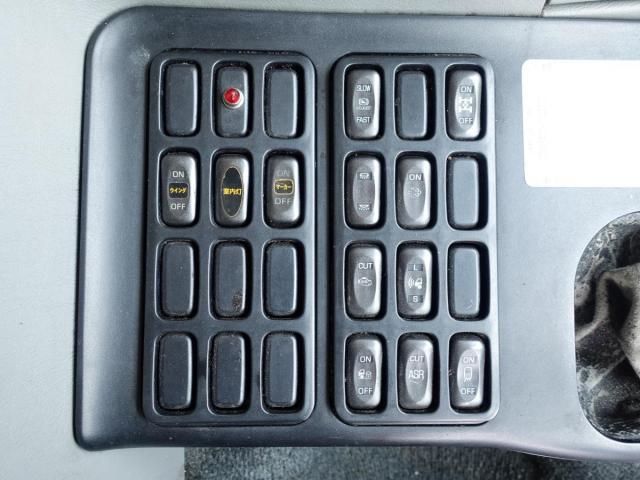 Mitsubishi GREAT 2015-11 7710526-26