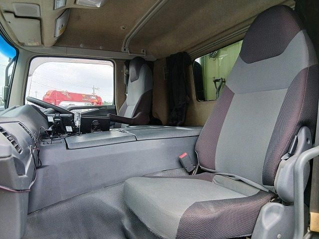 Mitsubishi GREAT 2014-05 7737894-17