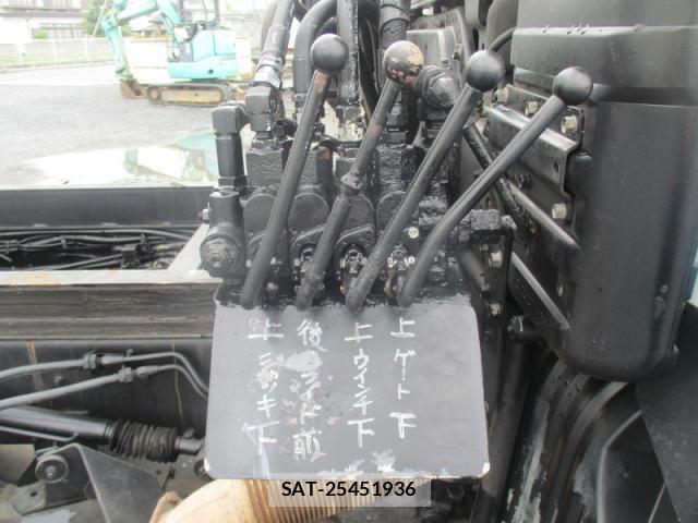 Mitsubishi GREAT 2014-10 7789577-16