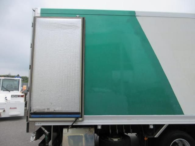 Mitsubishi GREAT 2018-04 7864790-23