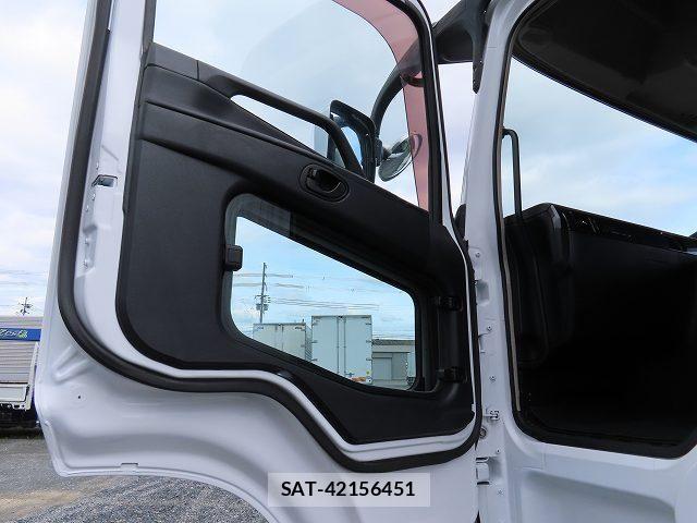 Mitsubishi GREAT 2019-01 7981187-22