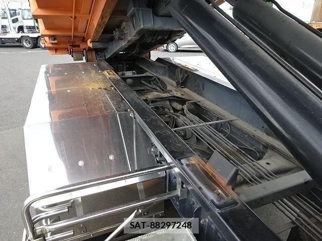 Mitsubishi GREAT 2012-07 8038557-10