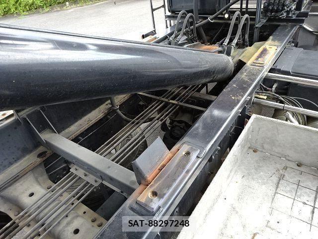 Mitsubishi GREAT 2012-07 8038557-11