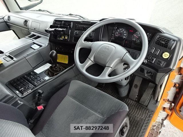 Mitsubishi GREAT 2012-07 8038557-14