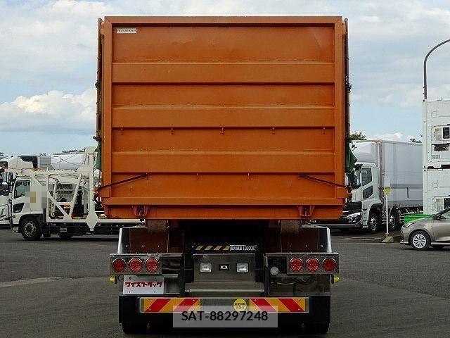 Mitsubishi GREAT 2012-07 8038557-6