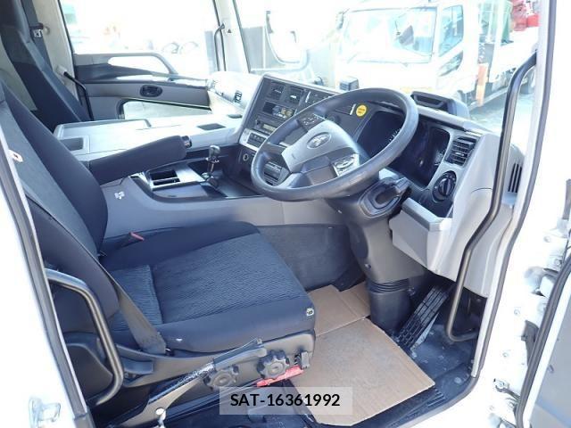 Mitsubishi GREAT 2017-10 8038560-9