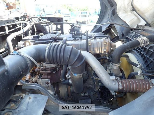 Mitsubishi GREAT 2017-10 8038560-23