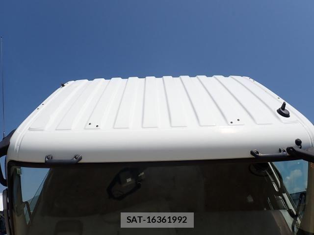 Mitsubishi GREAT 2017-10 8038560-24