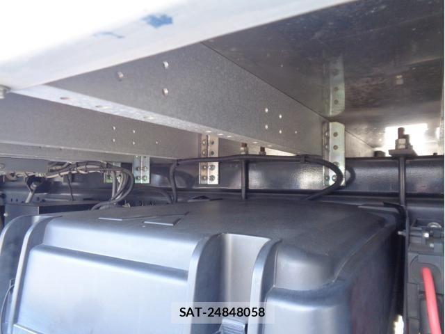 Mitsubishi GREAT 2024-12 8102128-17