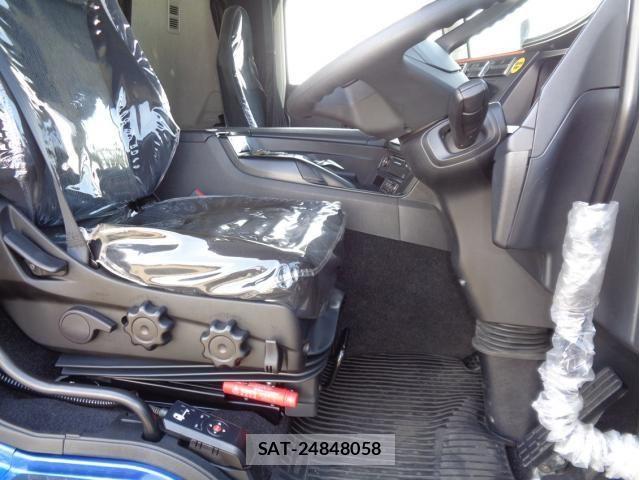 Mitsubishi GREAT 2024-12 8102128-26