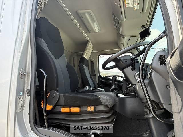 Mitsubishi GREAT 2014-04 8146783-9
