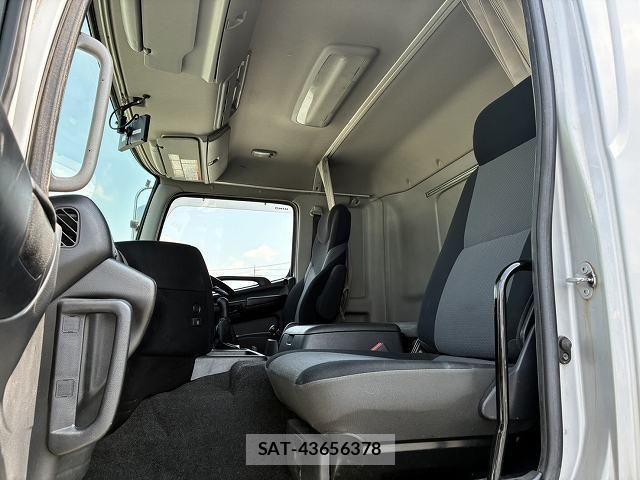 Mitsubishi GREAT 2014-04 8146783-21