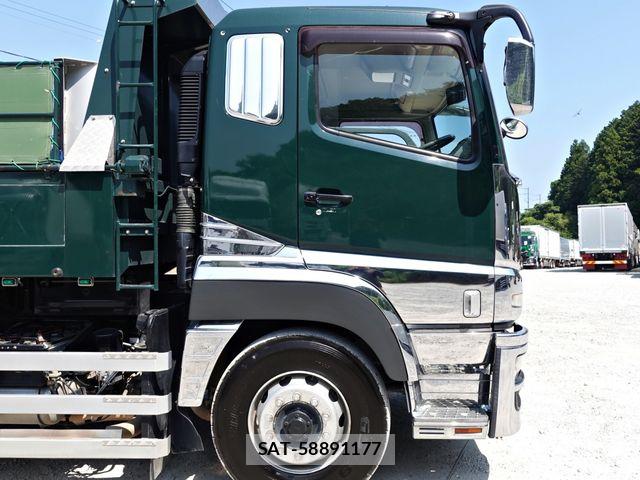 Mitsubishi GREAT 2014-12 8210481-5