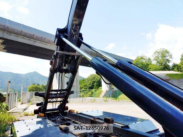 Mitsubishi GREAT 2024-03 8210479-12