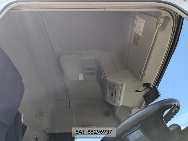 Mitsubishi GREAT 2022-09 8231988-24