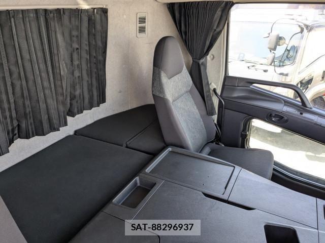 Mitsubishi GREAT 2022-09 8231988-25