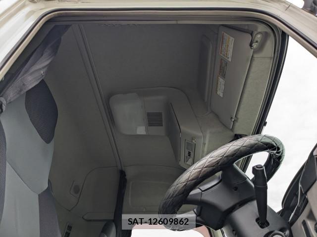 Mitsubishi GREAT 2016-05 8232004-9