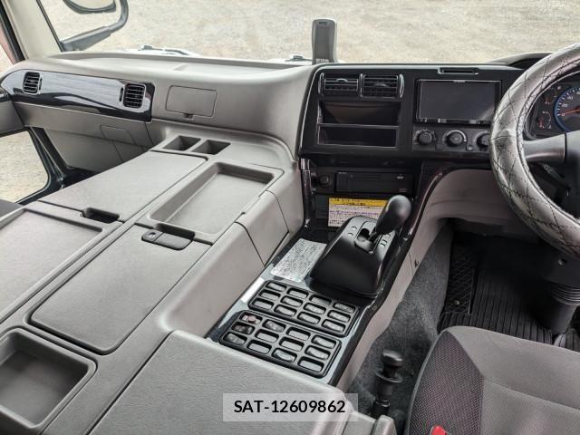 Mitsubishi GREAT 2016-05 8232004-12