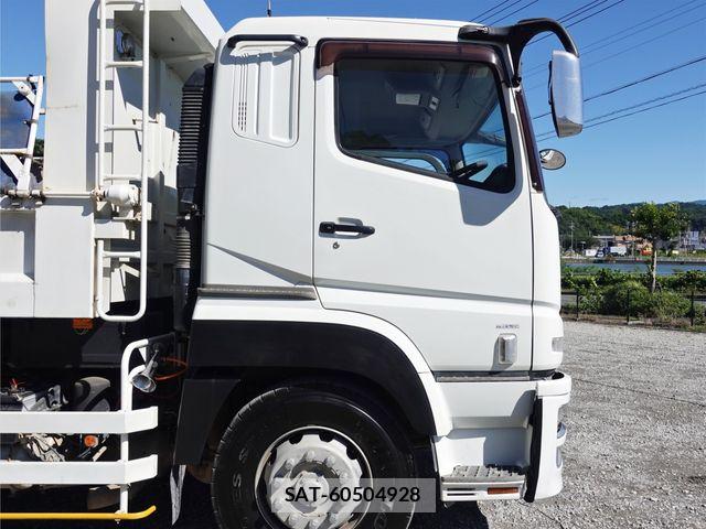 Mitsubishi GREAT 2015-08 8317426-2