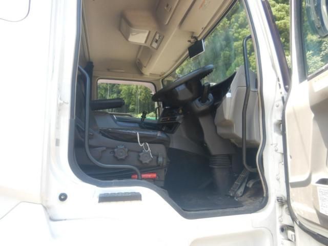 Mitsubishi GREAT 2019-04 8311153-8