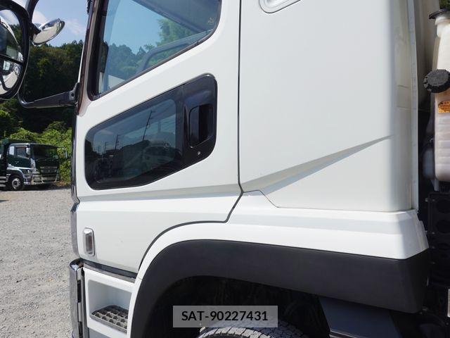 Mitsubishi GREAT 2017-12 8317425-11