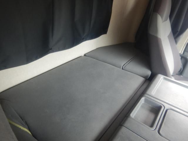 Mitsubishi GREAT 2013-08 8311155-16