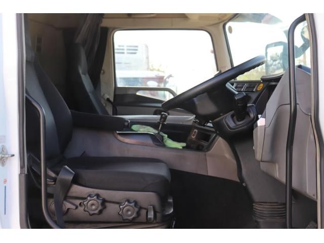 Mitsubishi GREAT 2017-10 8332057-14