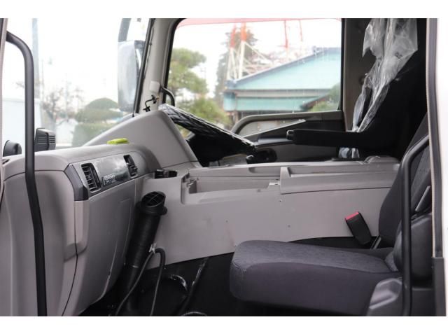 Mitsubishi GREAT 2018-09 8332063-24