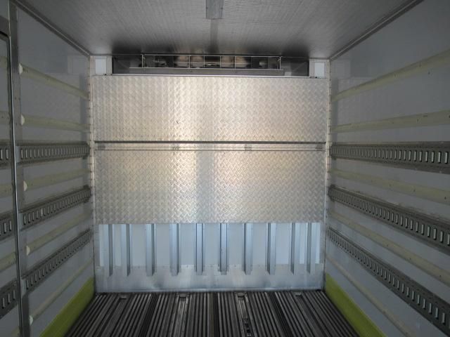 Mitsubishi GREAT 2015-07 8332066-17