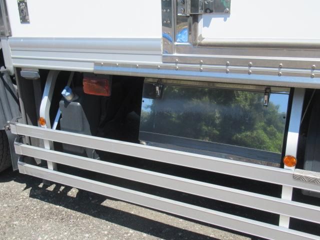 Mitsubishi GREAT 2015-07 8332066-24