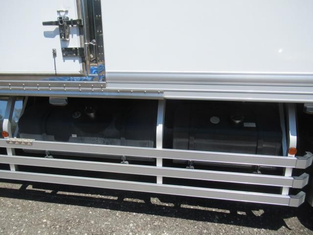 Mitsubishi GREAT 2015-07 8332066-25