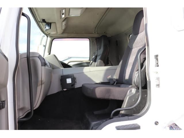 Mitsubishi GREAT 2021-01 8332048-17
