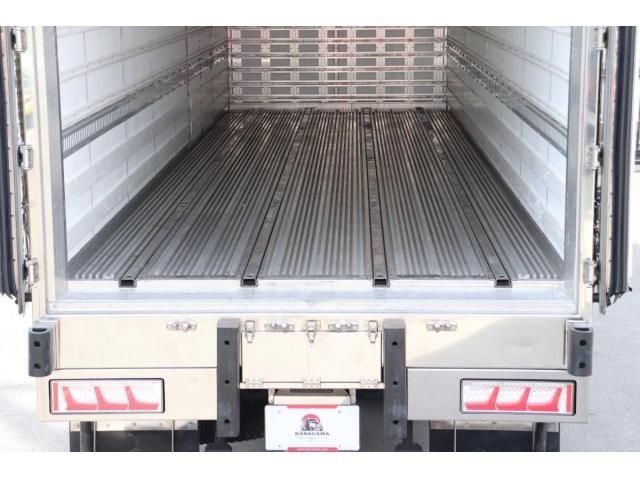 Mitsubishi GREAT 2021-01 8332048-8