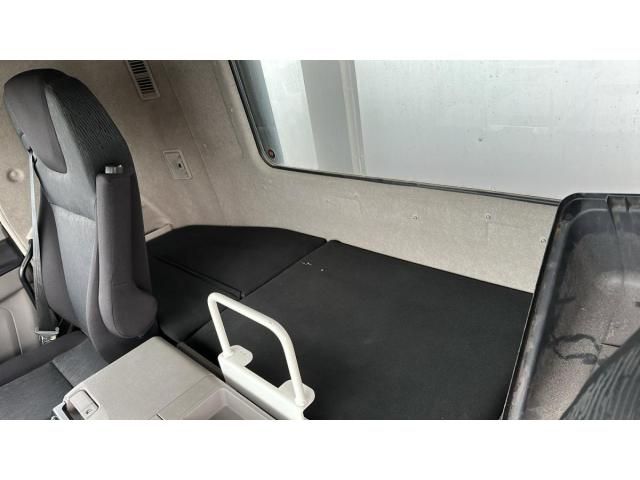 Mitsubishi GREAT 2021-06 8332027-17