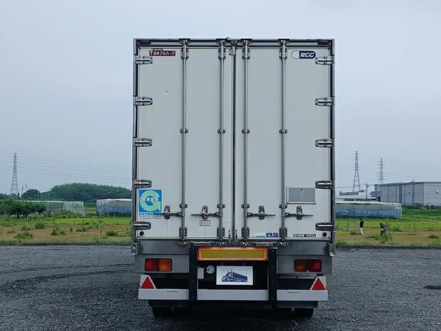 Mitsubishi GREAT 2012-04 8332060-4