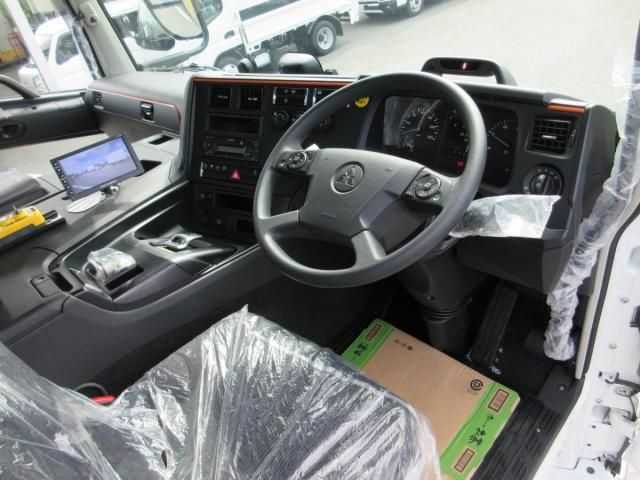 Mitsubishi GREAT 2026-04 8332040-8
