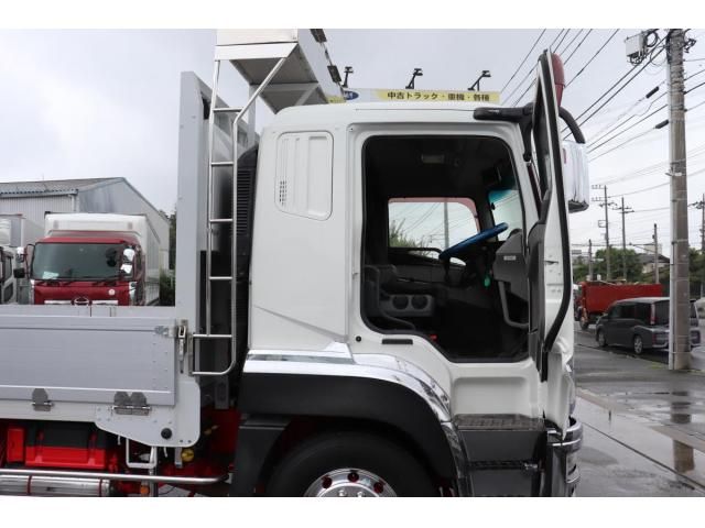 Mitsubishi GREAT 2017-10 8332054-23