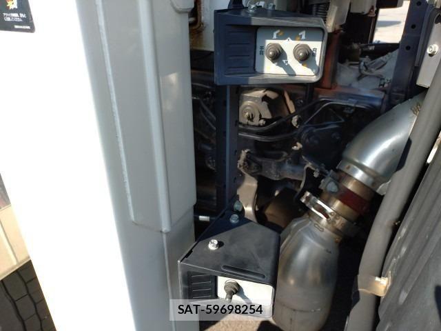 Mitsubishi GREAT 2021-05 8355690-17