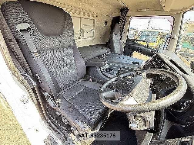 Mitsubishi GREAT 2017-10 8369087-9