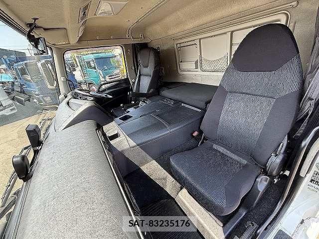 Mitsubishi GREAT 2017-10 8369087-14
