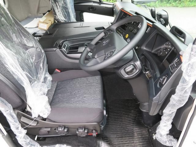 Mitsubishi GREAT 2026-05 8431828-27