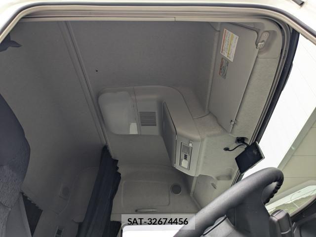 Mitsubishi GREAT 2024-06 8527592-8