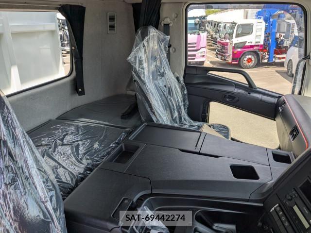 Mitsubishi GREAT 2026-04 8527582-8