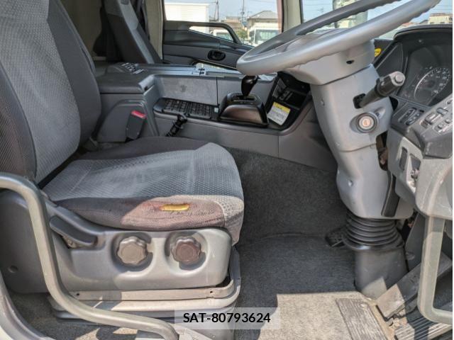 Mitsubishi GREAT 2012-06 8527602-24